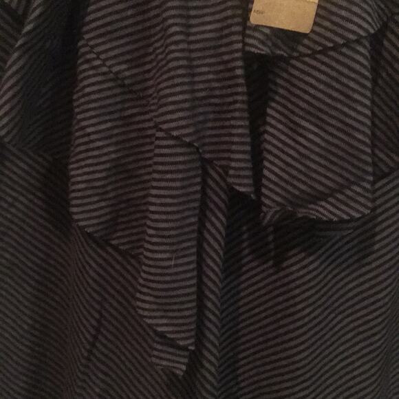 DKNY Jeans ruffle tank New With Tags - Picture 4 of 7